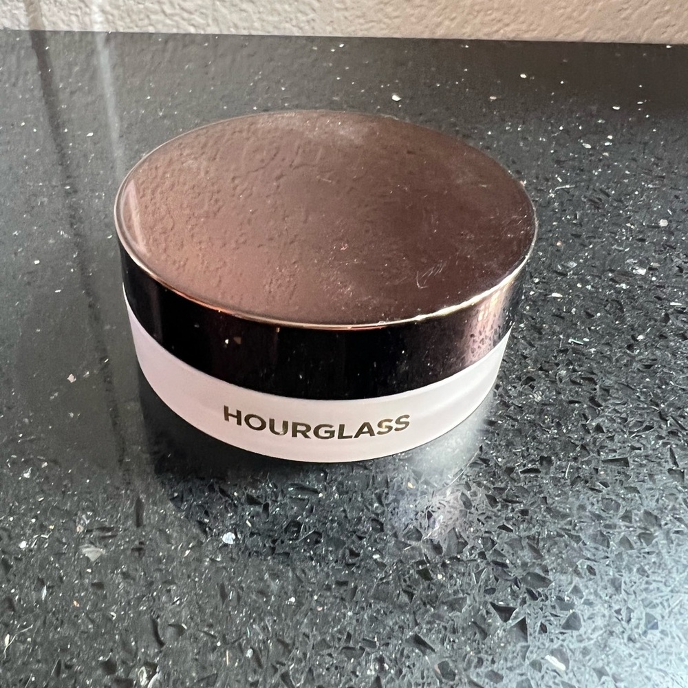 Hourglass
Veil™ Translucent Setting Powder - Talc Free